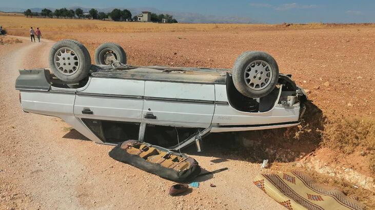 Besni'de, takla atan otomobildeki 4 kişi yaralandı