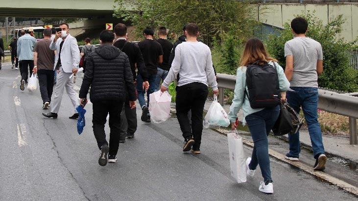 Beton mikseri devrildi, otobüs yolcuları yürümek zorunda kaldı