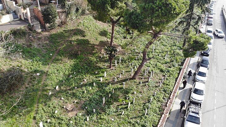 Beykoz' da tarihi mezarlık definecilerin talanına uğradı