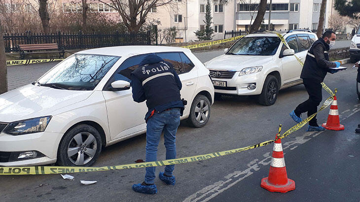Beylikdüzü'nde sokak ortasında silahlı saldırı kamerada