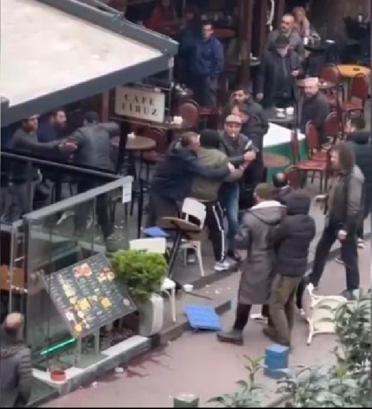 Beyoğlu'nda kafede baltalı saldırgan paniği
