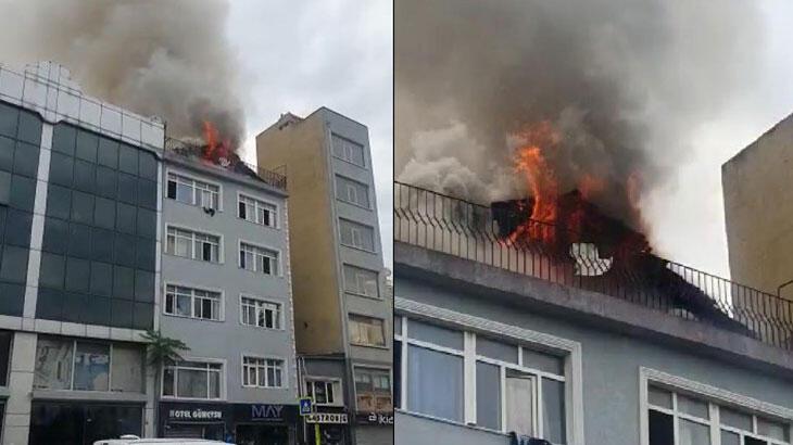Beyoğlu'nda otelin çatısında yangın