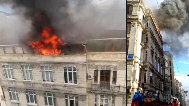 Beyoğlu'nda tarihi binada yangın