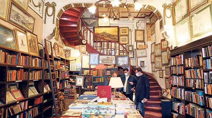 Beyoğlu’nun simge kitapçısı kapanıyor