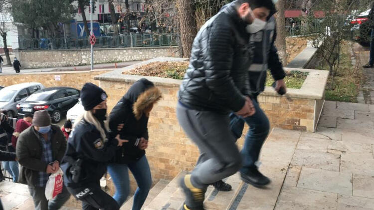 Bilecik'te fuhuş baskını! 2'si bayan, 8 kişi yakalandı