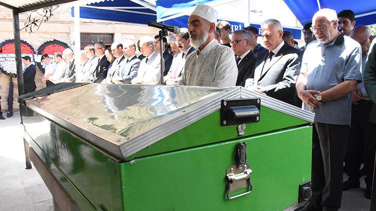 Binali Yıldırım, Sivas'ta cenazeye katıldı
