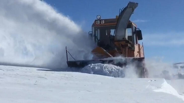 Bingöl'de 45 köy yolu kardan kapandı