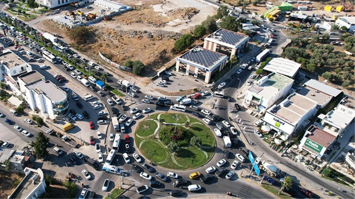 Bodrum'da ana isale hattı patladı! Trafik kilitlendi