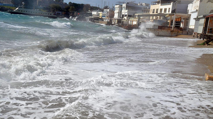 Bodrum'da fırtına hayatı olumsuz etkiledi