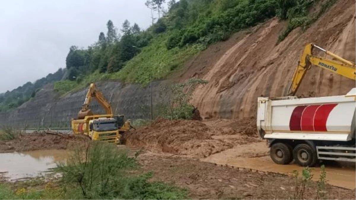 Bolu heyelan sonrası İstanbul istikameti trafiğe kapandı, ekipler teyakkuza geçti