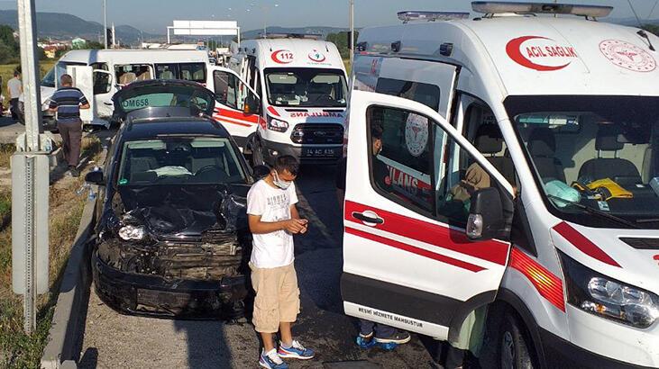 Bolu'da minibüs ile otomobil çarpıştı: 8 yaralı