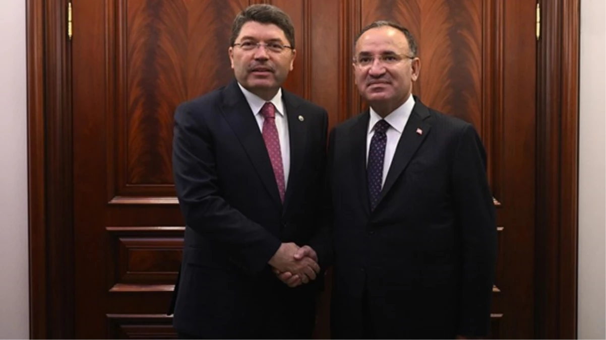Bozdağ'dan görevi devralan yeni Adalet Bakanı Yılmaz Tunç'tan yeni anayasa sinyali