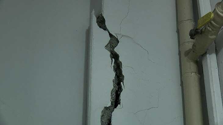 Bu görüntüler İstanbul'dan! Binada çatlaklar...