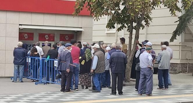 Bugün (1 Ocak) bankalar, kargolar eczaneler açık mı? Saat kaçta kapanıyor?