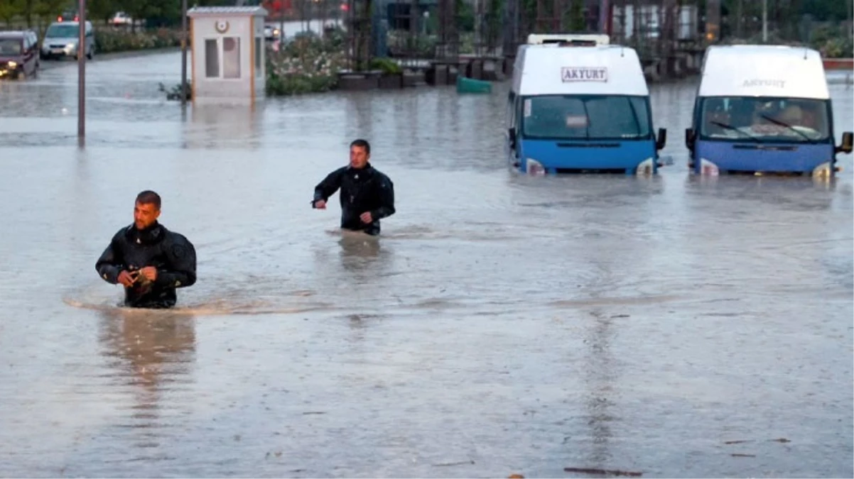 Bunaltan sıcaklara veda! Meteoroloji 3 bölge için sağanak uyarısı yaptı
