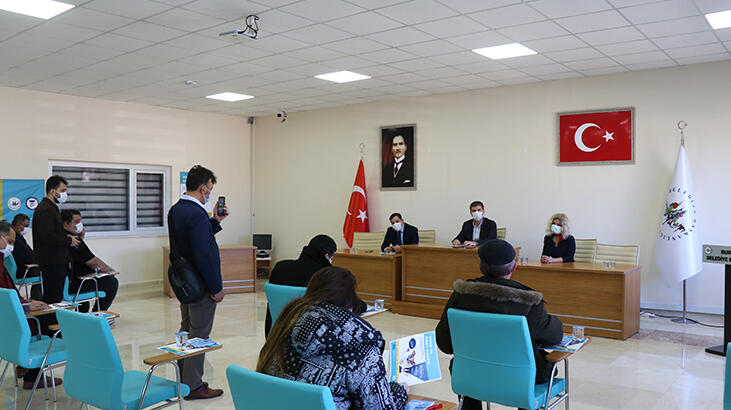 Burdur'da sokak hayvanı sahiplenen öğrencilere burs verilecek