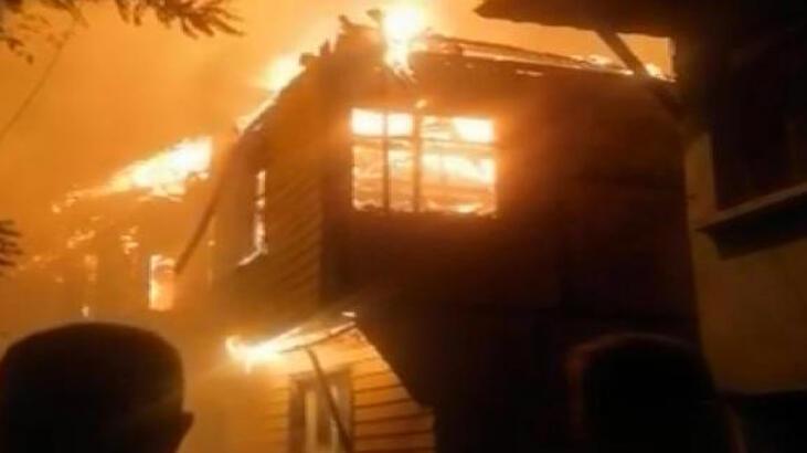 Bursa'da 3 ev alev alev yandı