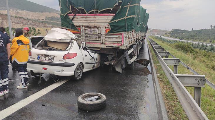 Bursa'da feci kaza! TIR'ın altına giren araçta hayatını kaybetti
