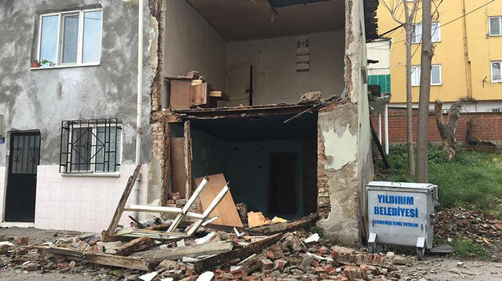 Bursa'da fırtına hayatı olumsuz etkiledi