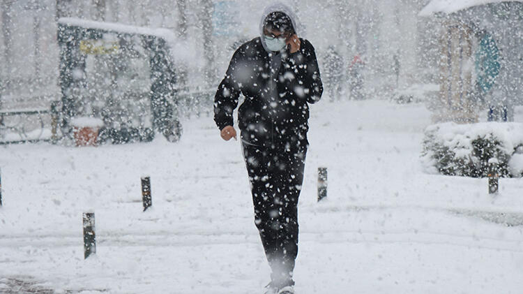Bursa'da kar kalınlığı 15 santimetreye yaklaştı!