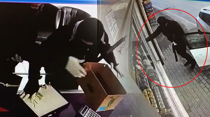 Bursa’da pompalı tüfekli kuyumcu soygunu kamerada