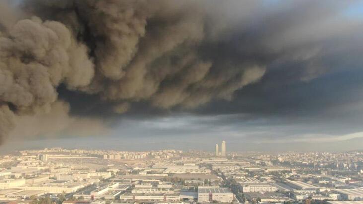 Bursa'da tekstil fabrikasındaki yangın! Çevreye yayılımı engellendi