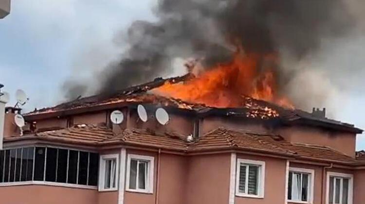 Bursa’da yangın paniği! 5 katlı binanın çatısı alev alev yandı