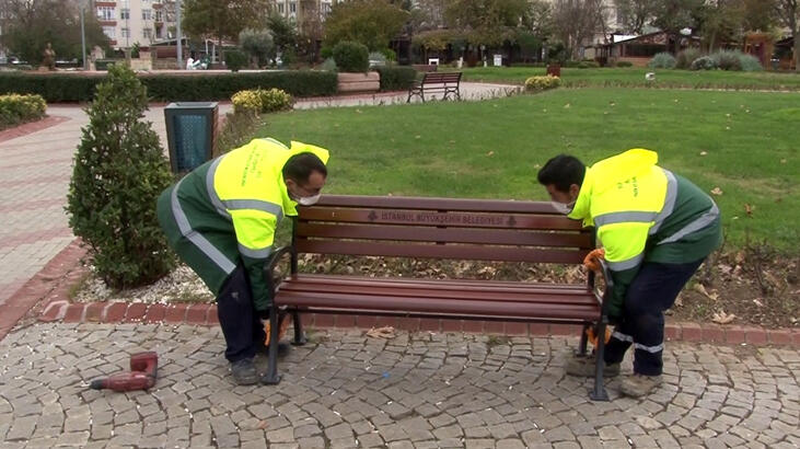 Büyükçekmece'de banklar söküldü