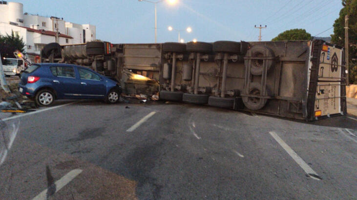 Çanakkale’de TIR devrildi: 2 yaralı