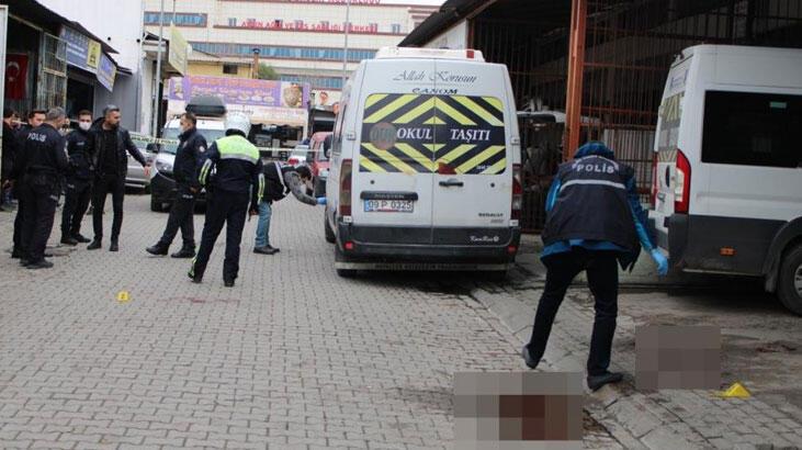 'Çayı niye eksik getirdin' dedi, 2 kişiyi bıçakladı