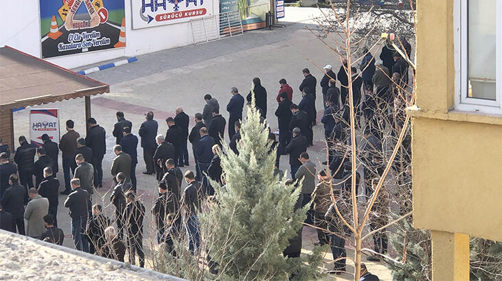 Cenaze namazında kısıtlamayı ve korona virüsü yok saydılar