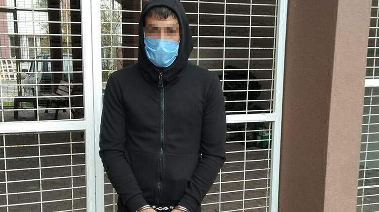 Cezaevi firarisi kanepenin altında yakalandı!