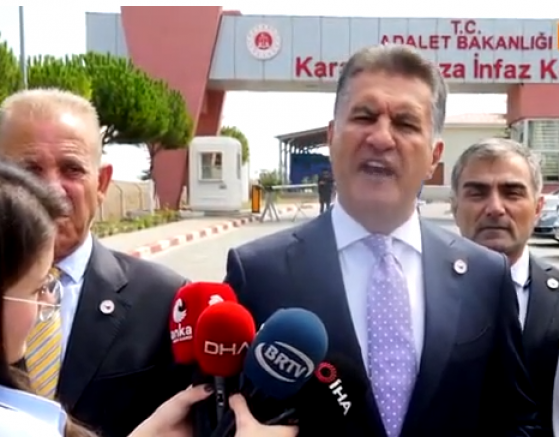 Cezaevi önünde konuşan Mustafa Sarıgül: Başka bir partiye geçen vekil, milletvekilliğinden de istifa etmeli