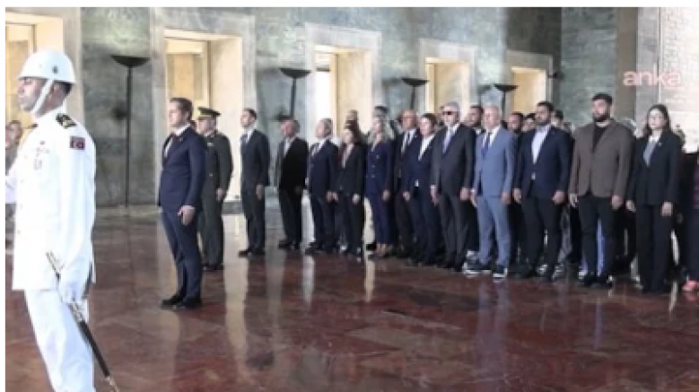 CHP'den olağanüstü kurultay öncesi Ata'ya ziyaret