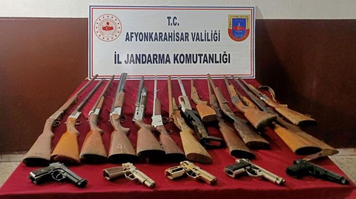 Çiftlik evinde baskın! Cephaneliğe yetecek silah ele geçirildi