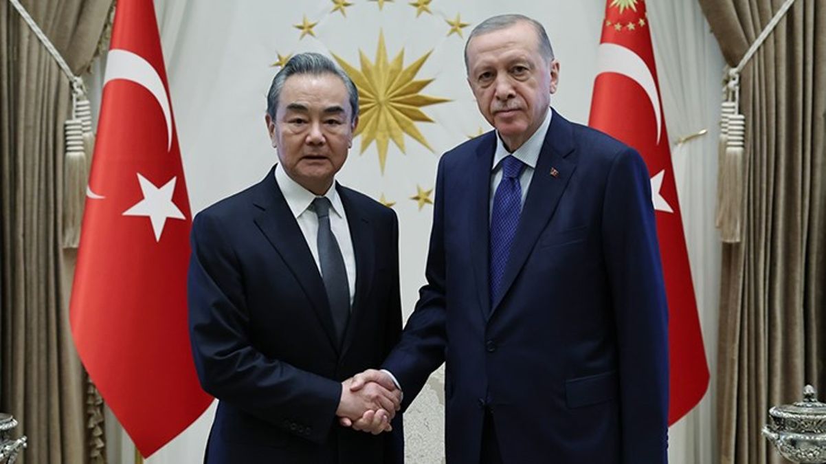 Çin'de 1 aydır haber alınamayan bakanın yerine atanan Dışişleri Bakanı Wang Yi, ilk ziyaretini Türkiye'ye yaptı