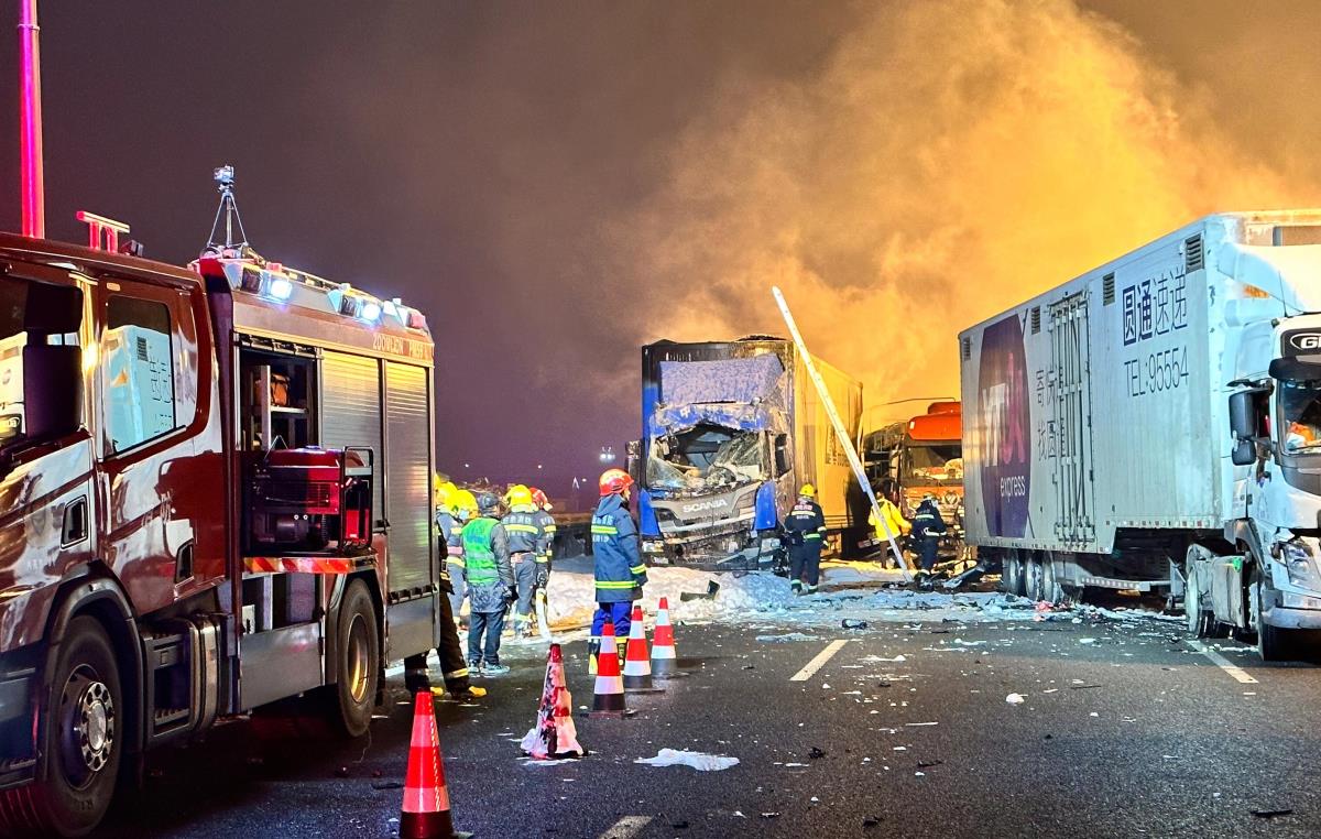 Çin'de Zincirleme Trafik Kazası: 16 Ölü