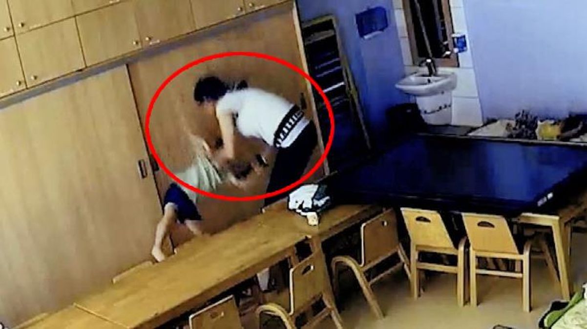 Çocuğunun oyuncak bebeğe yaptıklarından şüphelenip iz süren anne, kreşteki skandalı ortaya çıkardı