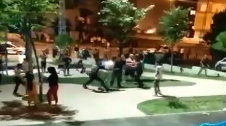 Çocukların kavgasına aileler de katıldı! Mahalle savaş alanına döndü