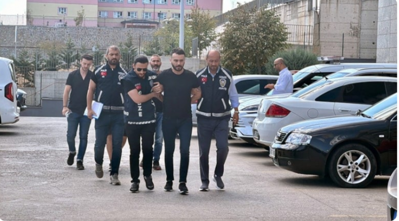 Çocuklarının yanında babaya tokat atan magandanın iş yeri kurşunlandı