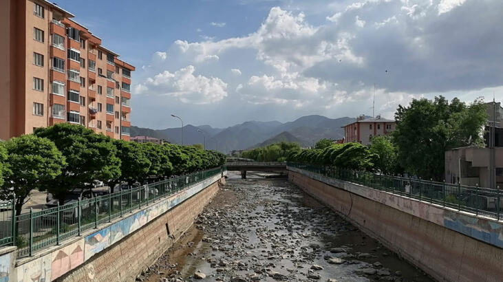 Çoruh Nehri'ne dökülen Oltu Çayı kurudu