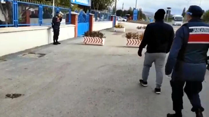 Covid-19 testi pozitif olan yolcu, dayısının HES kodu ile seyahat ederken yakalandı