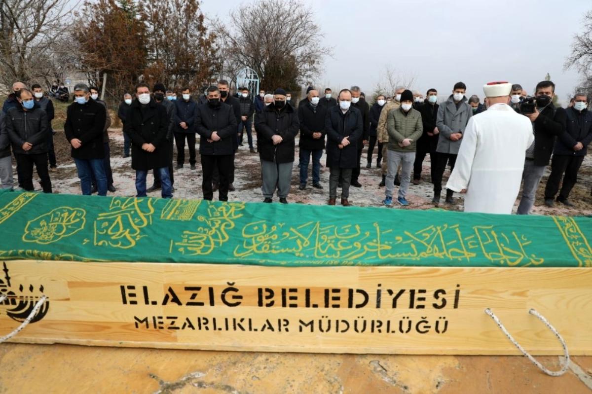 Covid-19'a yenik düşen SGK Elazığ İl Müdürü Tuncer, son yolculuğuna uğurlandı