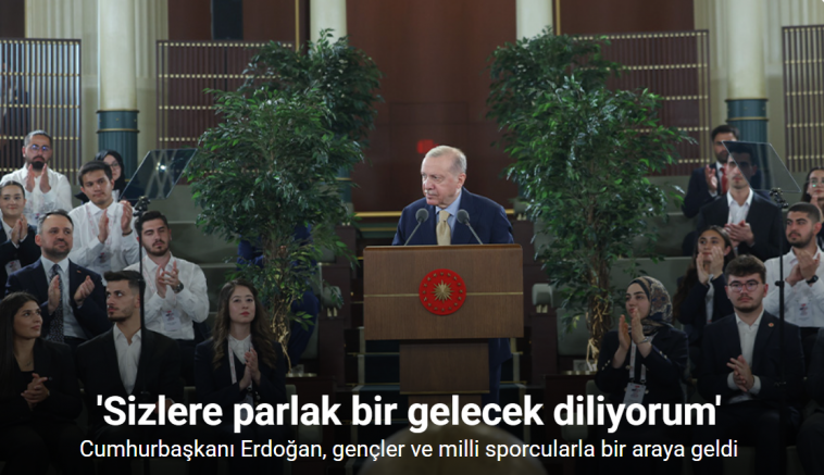 Cumhurbaşkanı Erdoğan, gençler ve milli sporcularla bir araya geldi