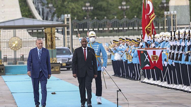 Cumhurbaşkanı Erdoğan'dan Sudanlı lidere resmi törenle karşılama