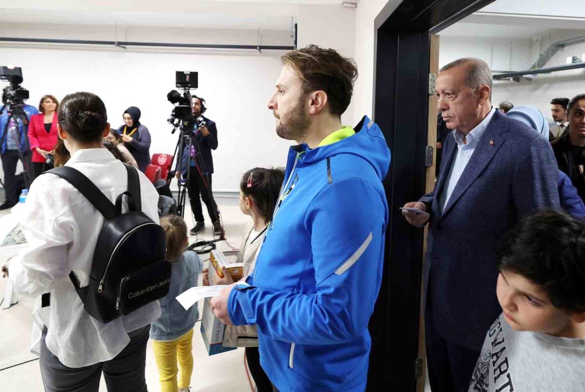 Cumhurbaşkanı Erdoğan'ı arkasında gören seçmen şaşırdı