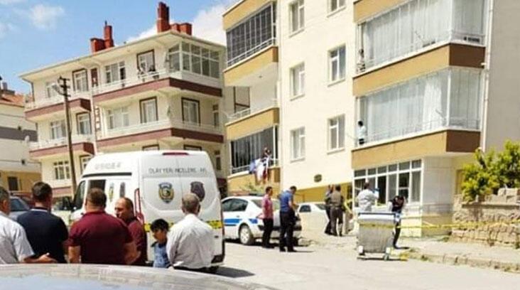 Dedikodu yüzünden tartıştığı kız kardeşini öldürdü