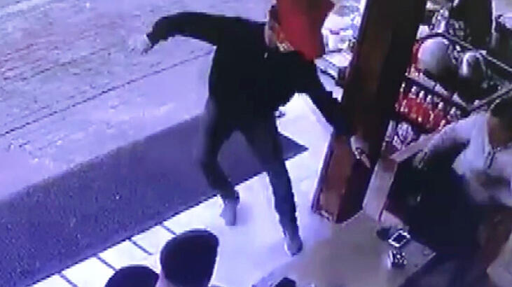 Dehşet anları! Herkesin gözü önünde kurşun yağdırdı