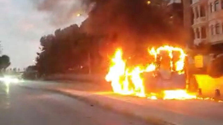 Dehşet anları! Minibüs alev topuna döndü