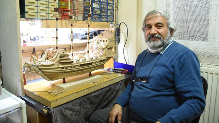 deniz sevgisini gemi maketlerine yansıtıyor